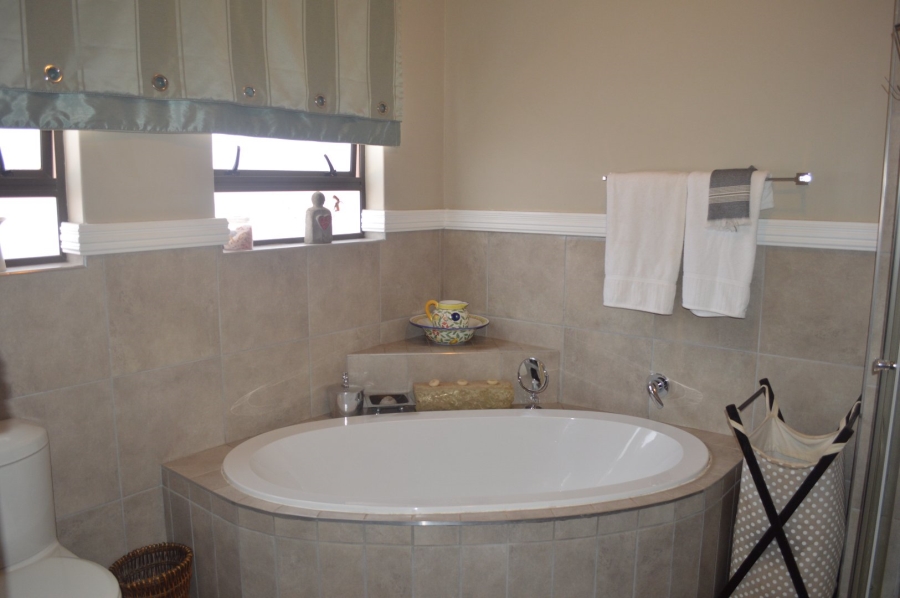 4 Bedroom Property for Sale in Wilkoppies North West